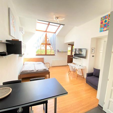 Black Eagle Apartments Praha Bagian luar foto