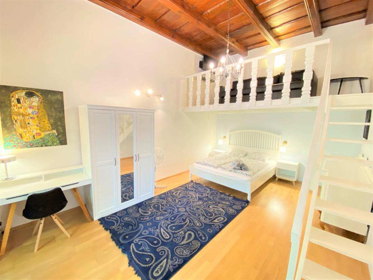 Black Eagle Apartments Praha Bagian luar foto