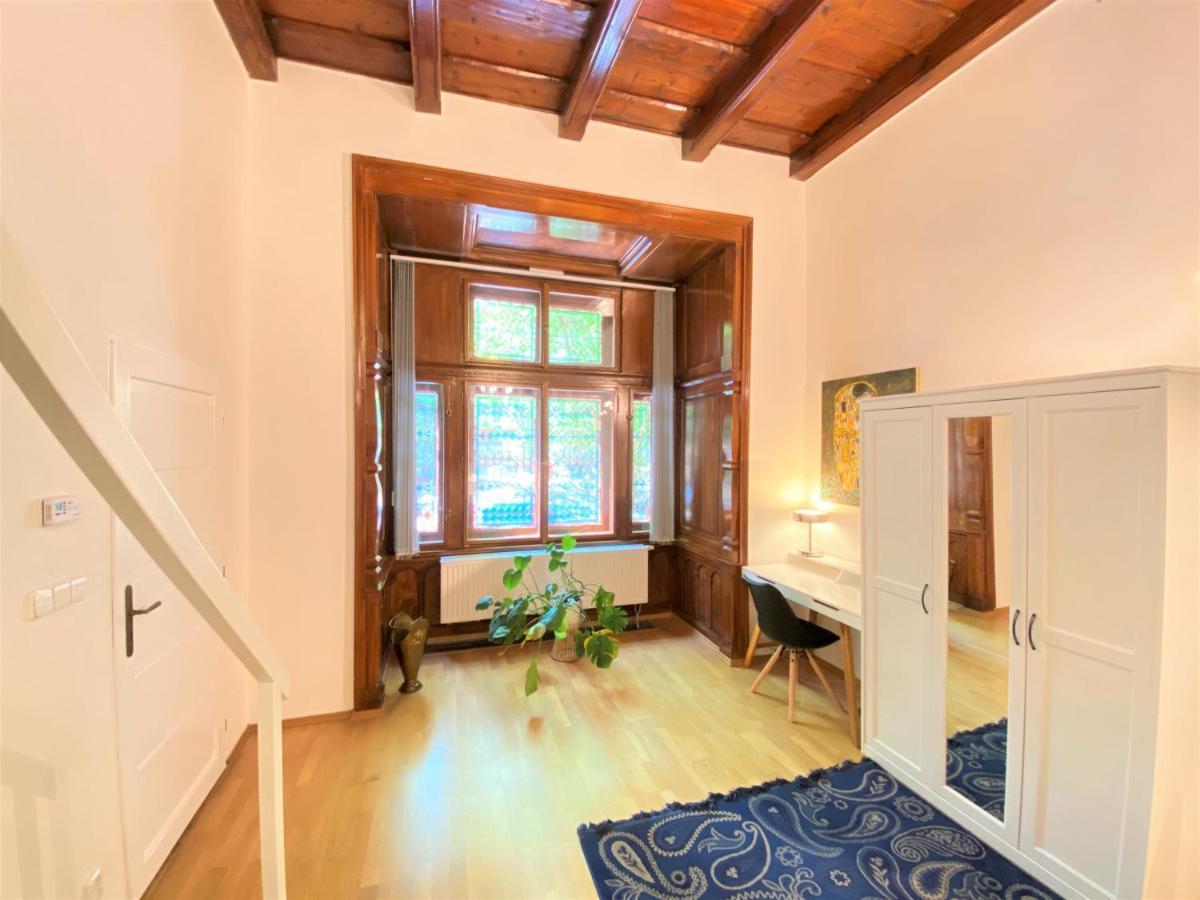 Black Eagle Apartments Praha Bagian luar foto