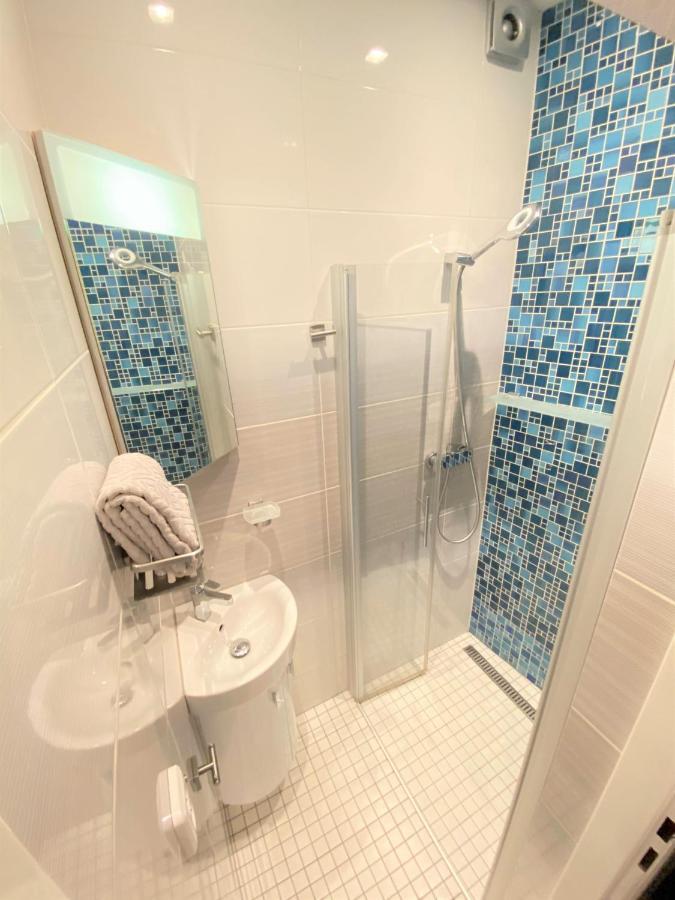 Black Eagle Apartments Praha Bagian luar foto