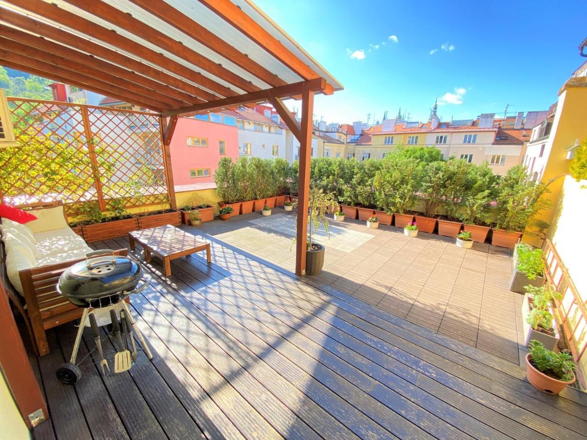 Black Eagle Apartments Praha Bagian luar foto