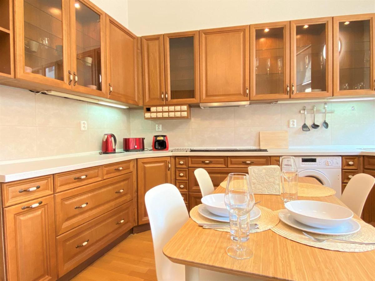 Black Eagle Apartments Praha Bagian luar foto
