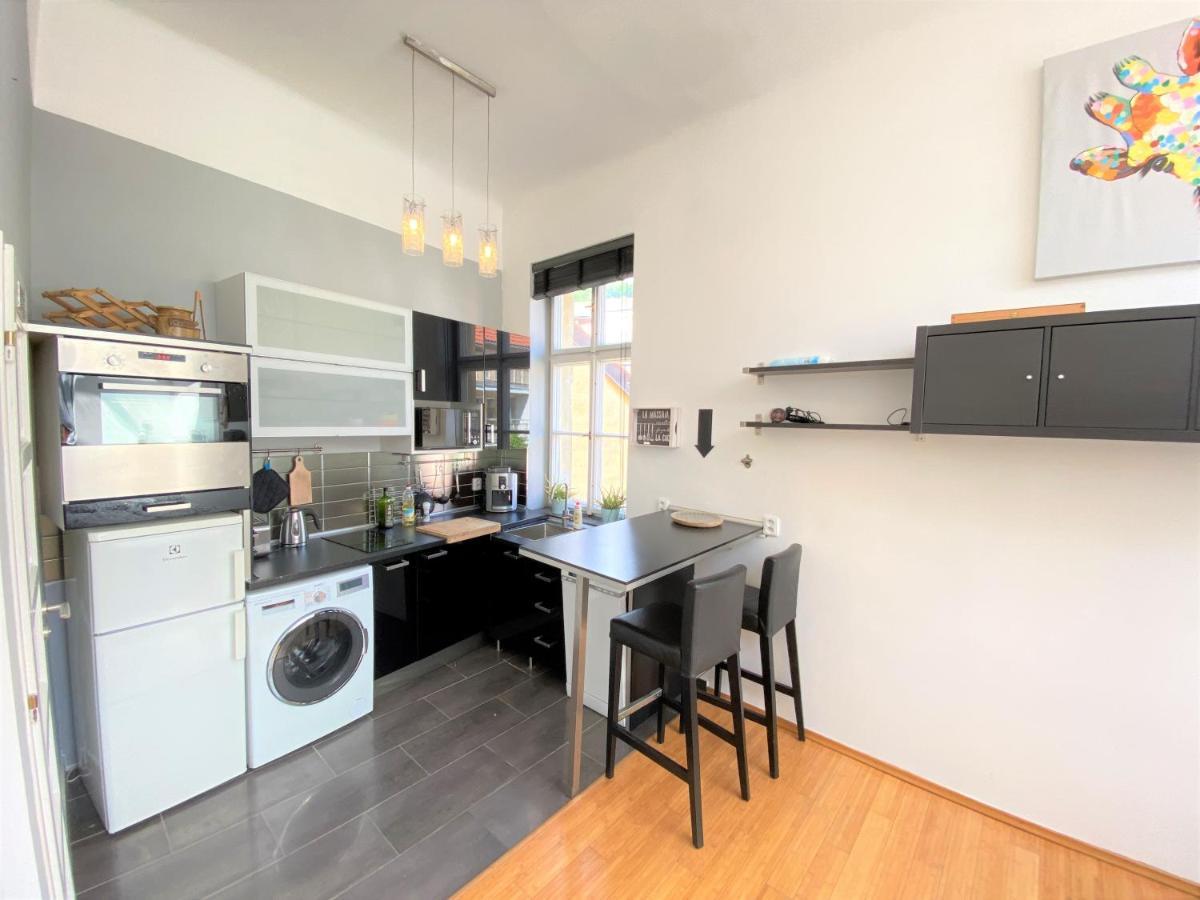 Black Eagle Apartments Praha Bagian luar foto