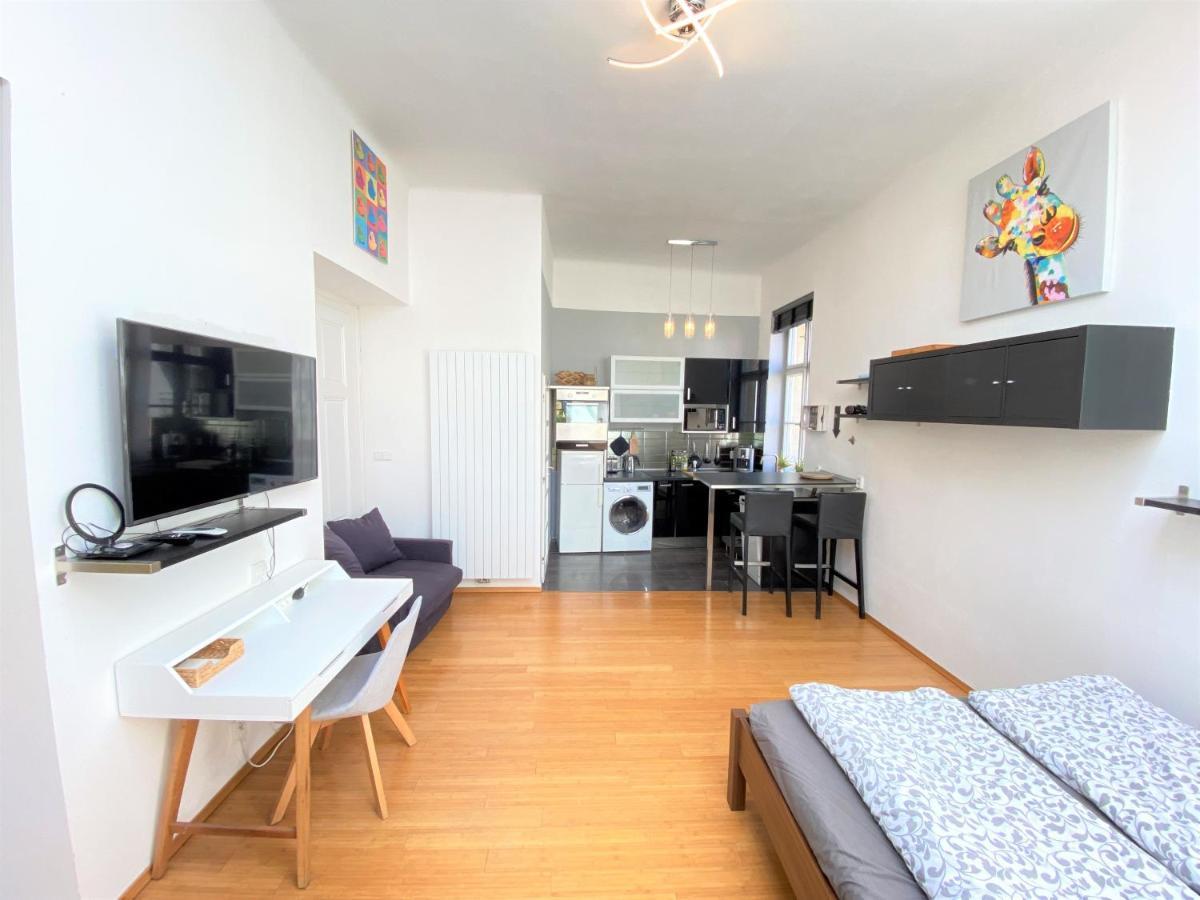 Black Eagle Apartments Praha Bagian luar foto