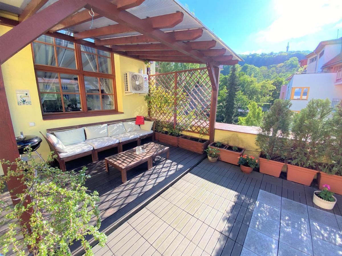 Black Eagle Apartments Praha Bagian luar foto