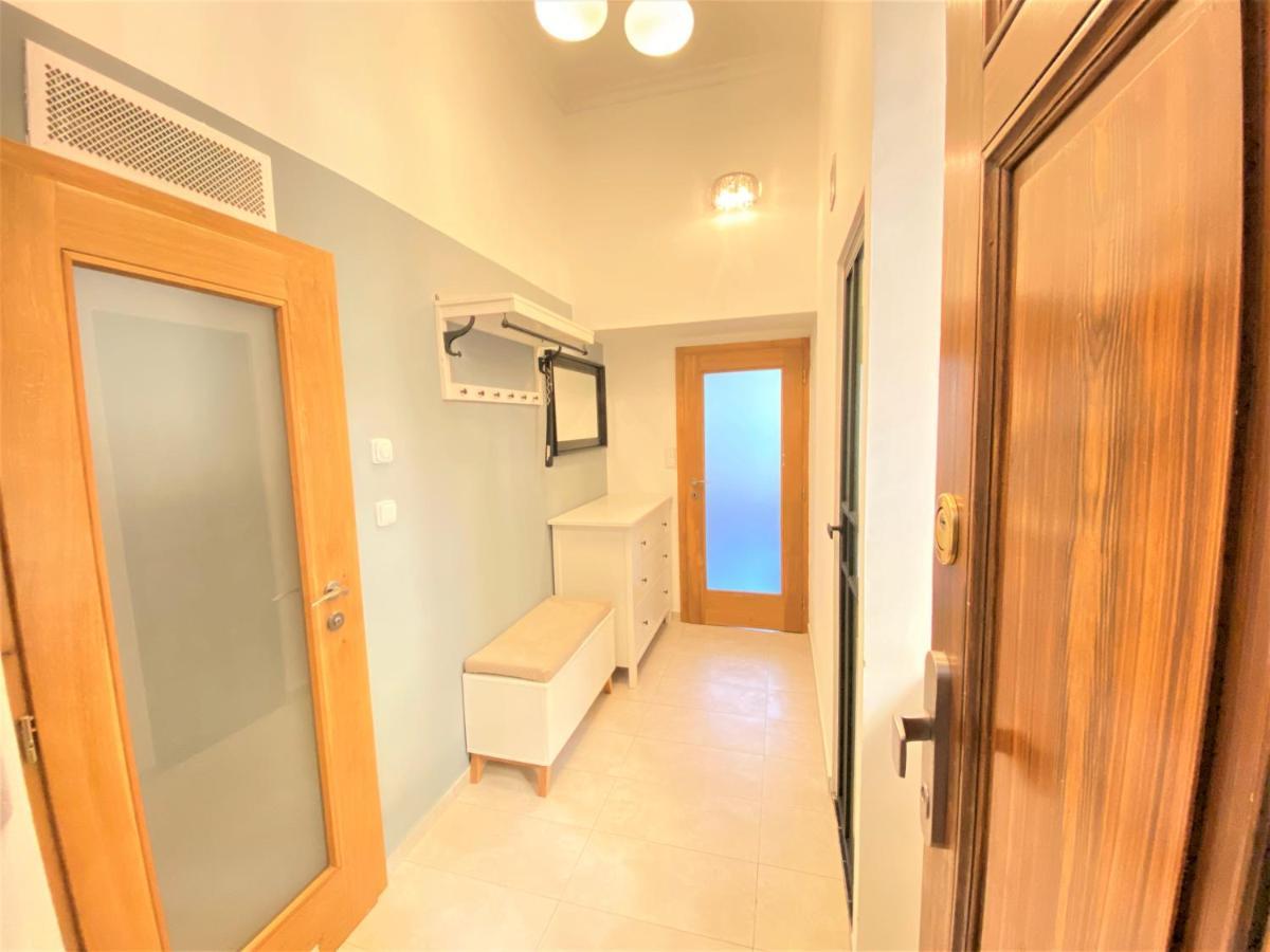 Black Eagle Apartments Praha Bagian luar foto