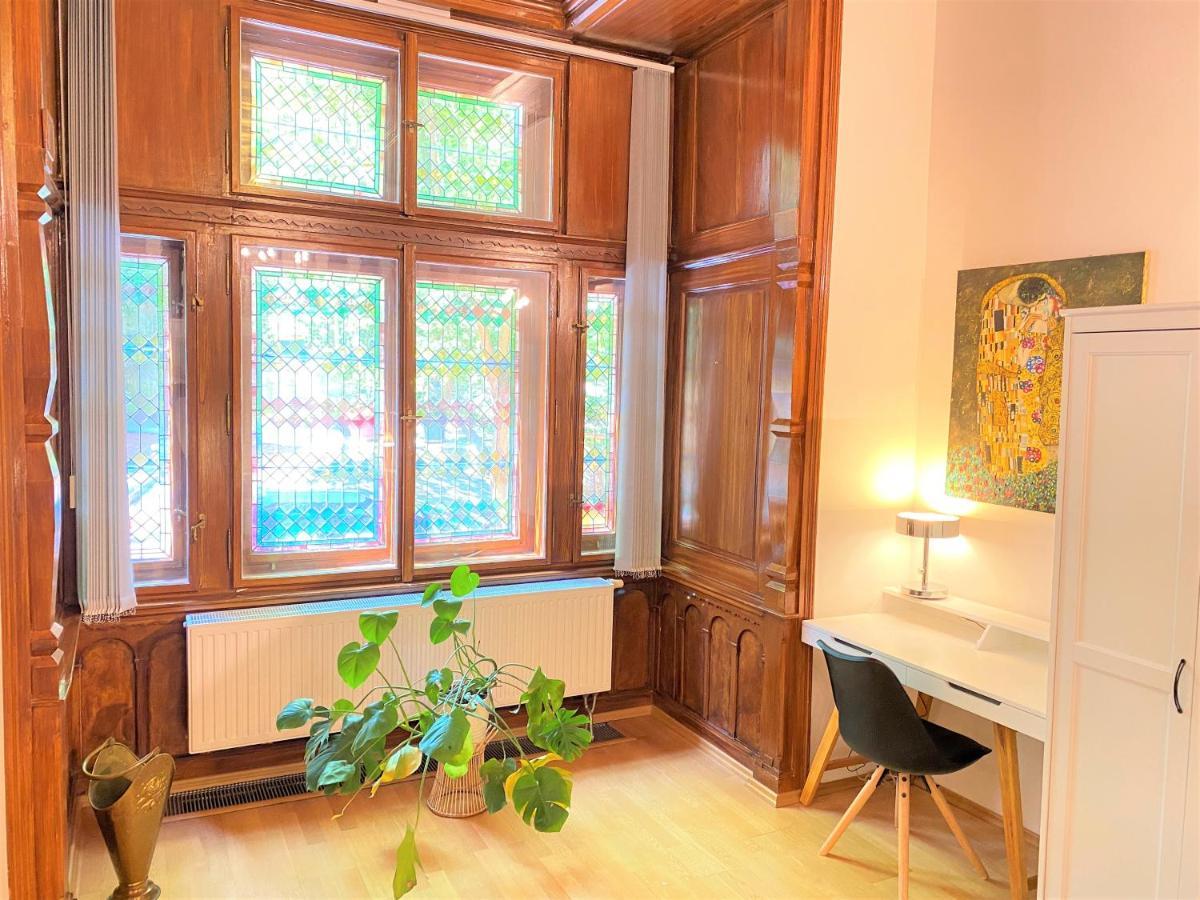 Black Eagle Apartments Praha Bagian luar foto