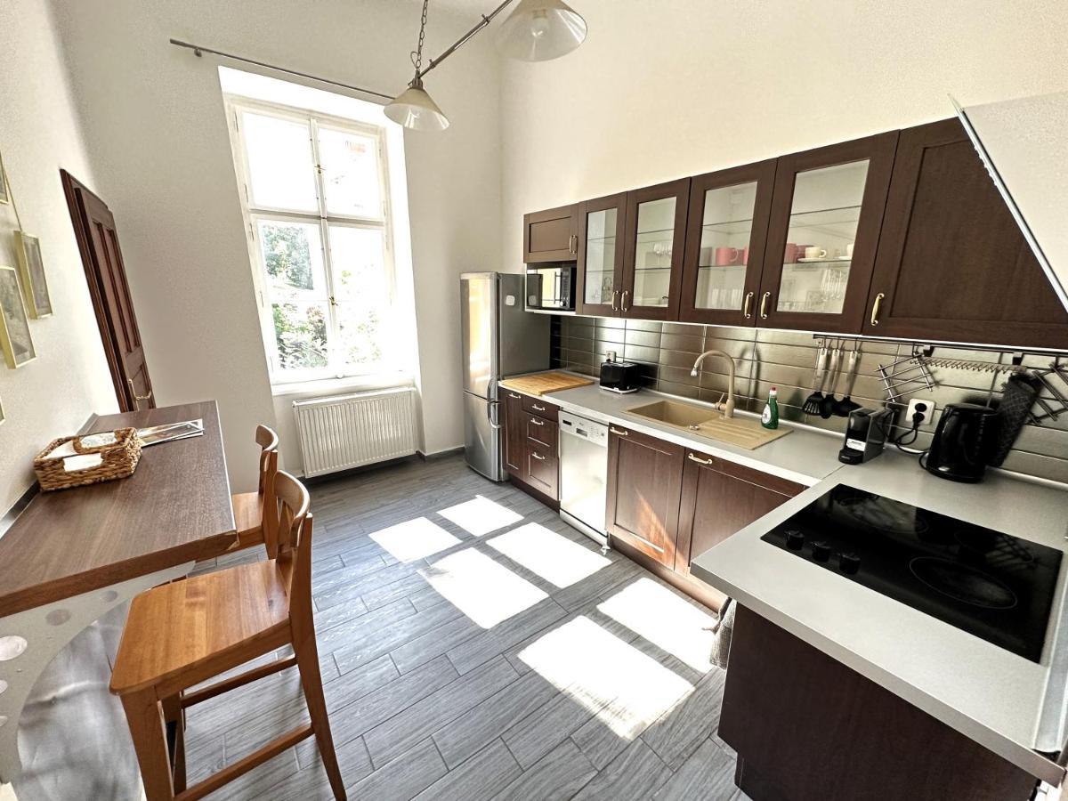 Black Eagle Apartments Praha Bagian luar foto