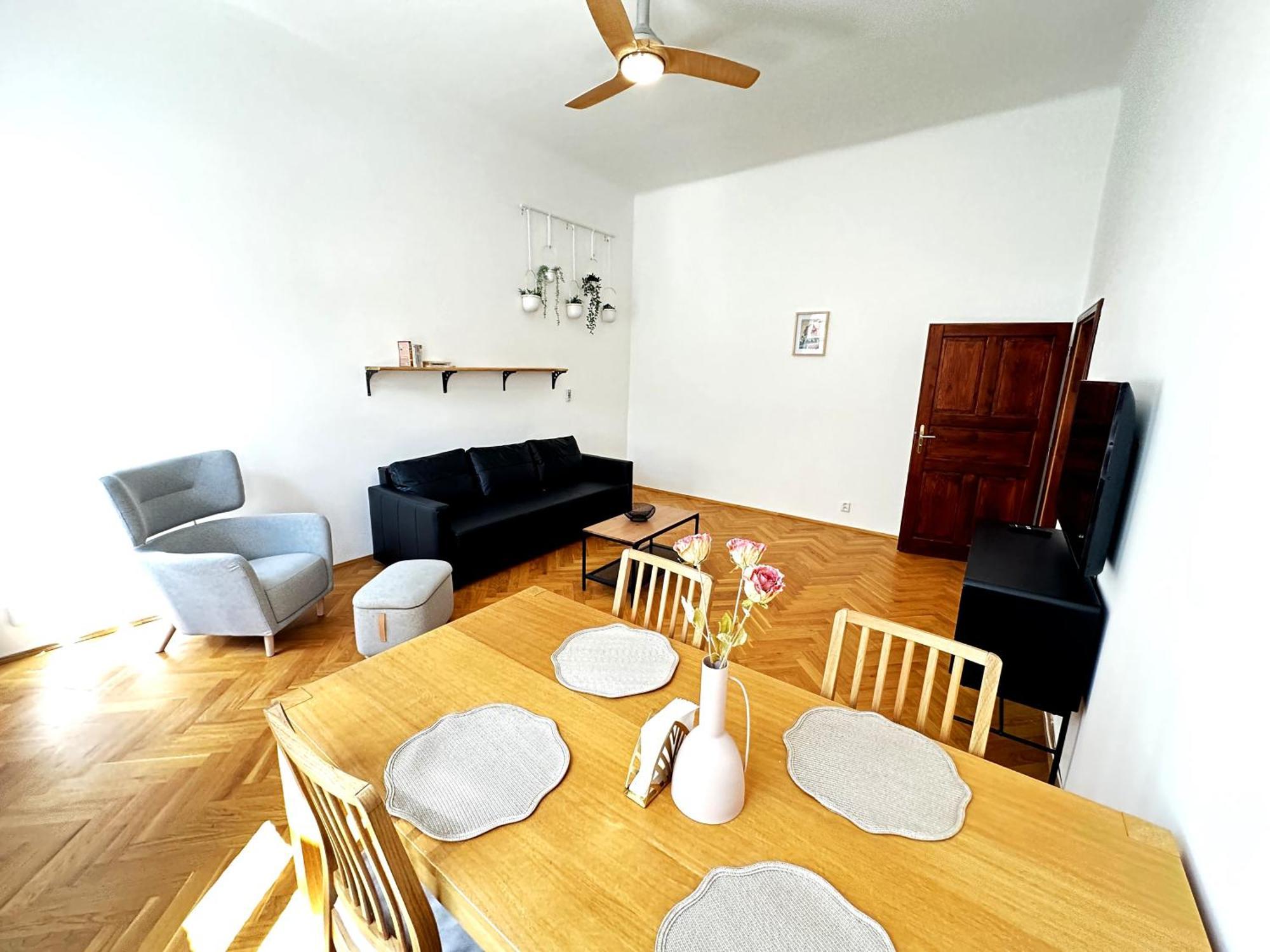 Black Eagle Apartments Praha Bagian luar foto