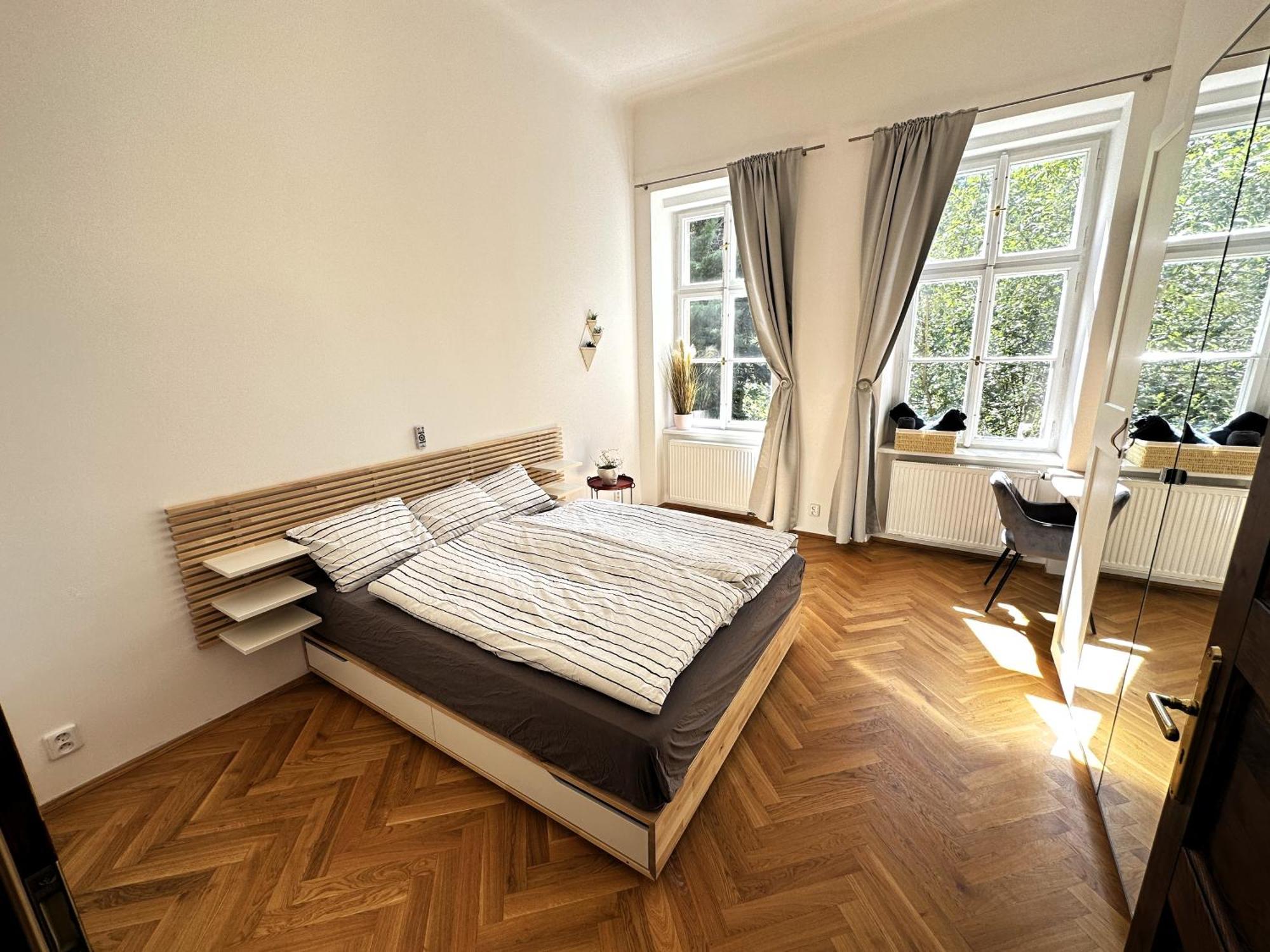 Black Eagle Apartments Praha Bagian luar foto