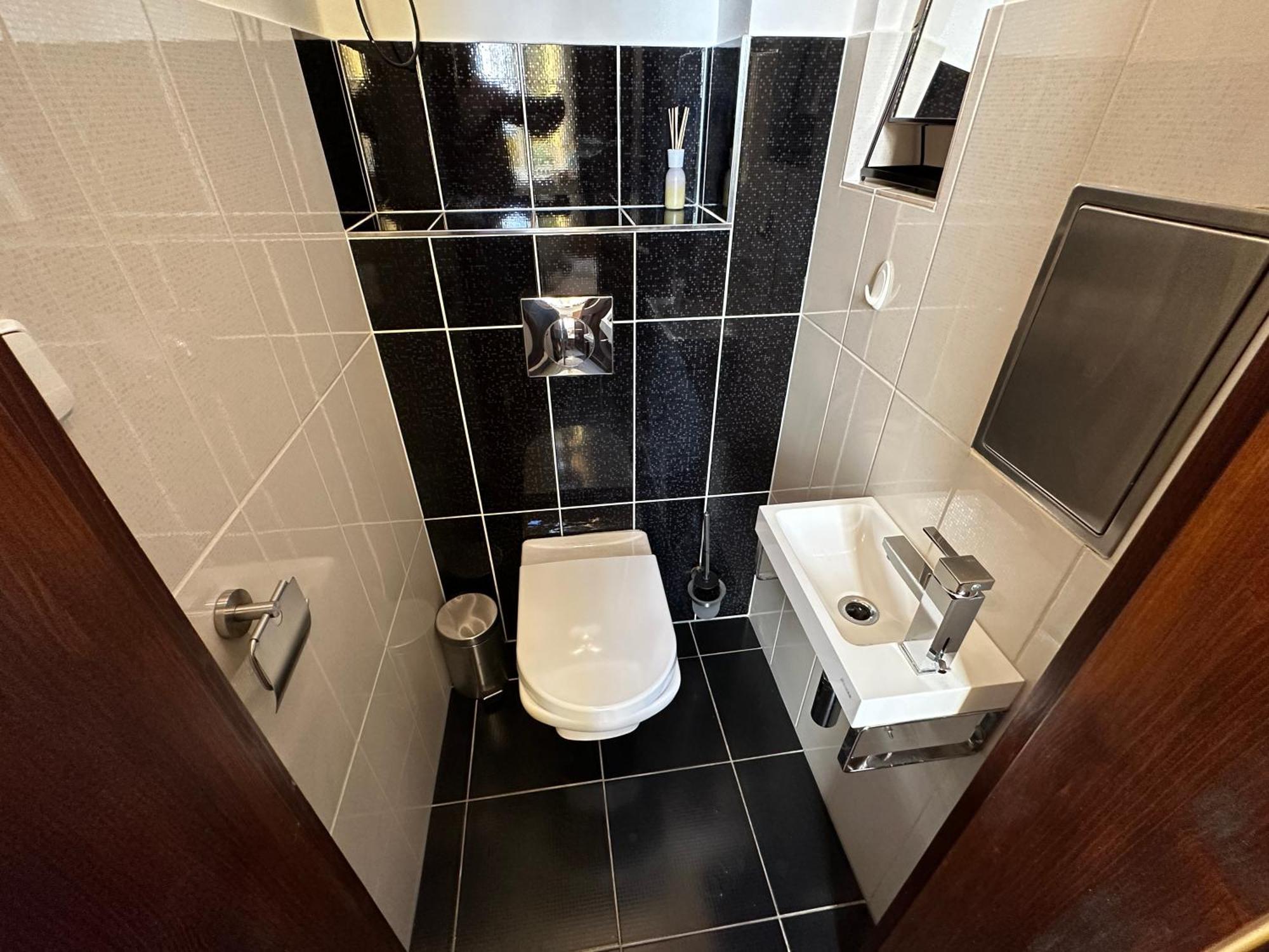 Black Eagle Apartments Praha Bagian luar foto