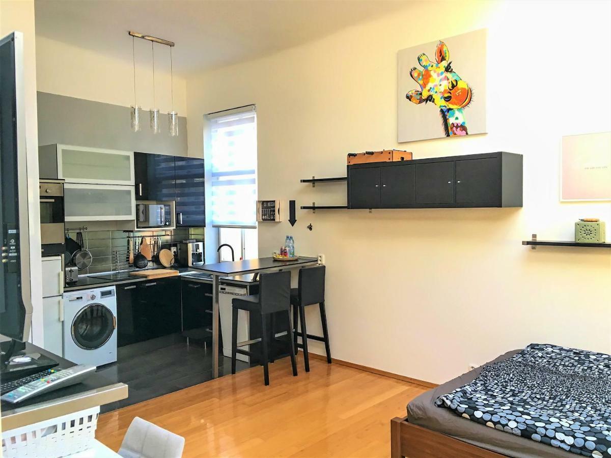 Black Eagle Apartments Praha Bagian luar foto