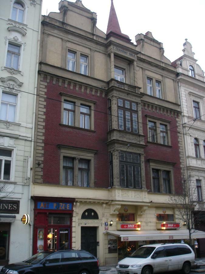 Black Eagle Apartments Praha Bagian luar foto